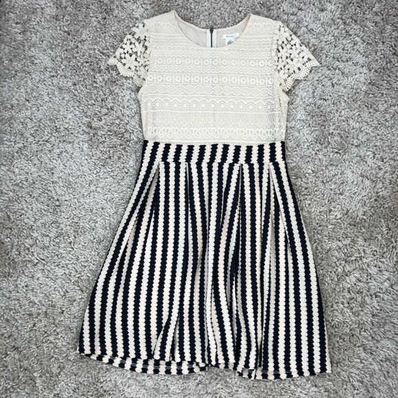Lace and striped boutique dress - Picture 1 of 4